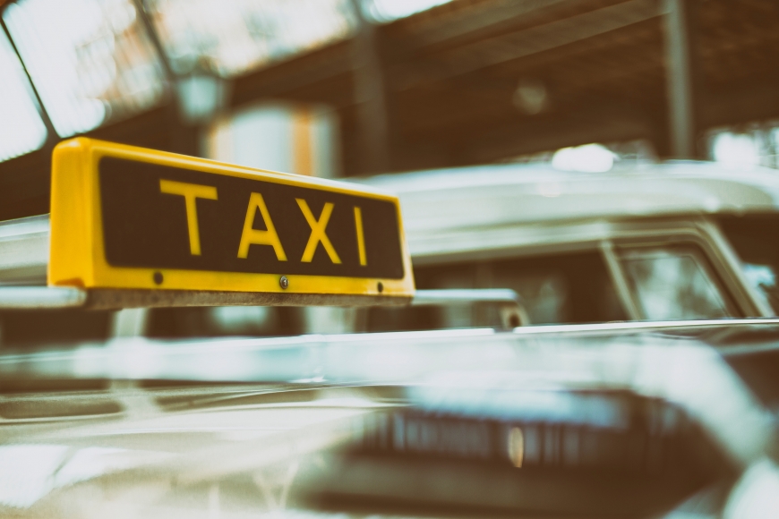 Taxi sân bay và câu chuyện quy định mới